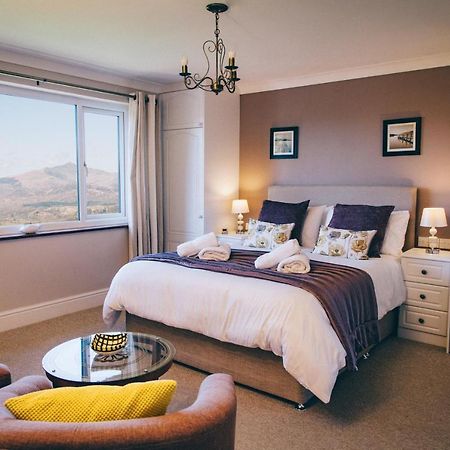 Ferlas Bed And Breakfast Penrhyndeudreath Kültér fotó