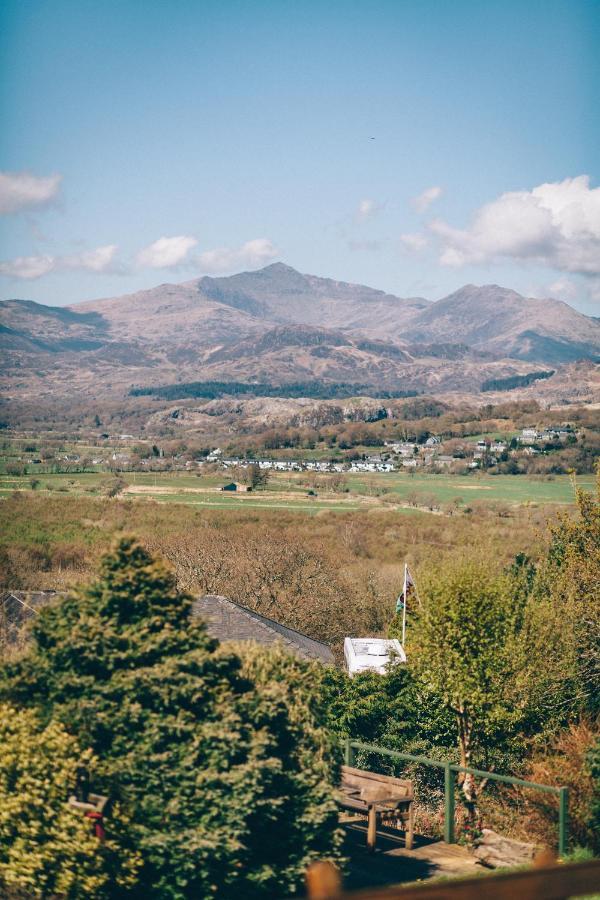 Ferlas Bed And Breakfast Penrhyndeudreath Kültér fotó
