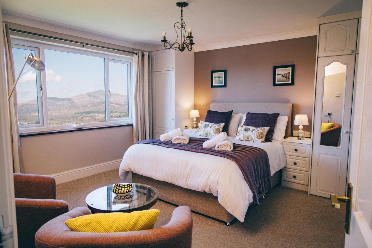 Ferlas Bed And Breakfast Penrhyndeudreath Kültér fotó