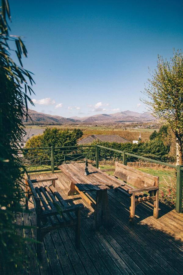 Ferlas Bed And Breakfast Penrhyndeudreath Kültér fotó