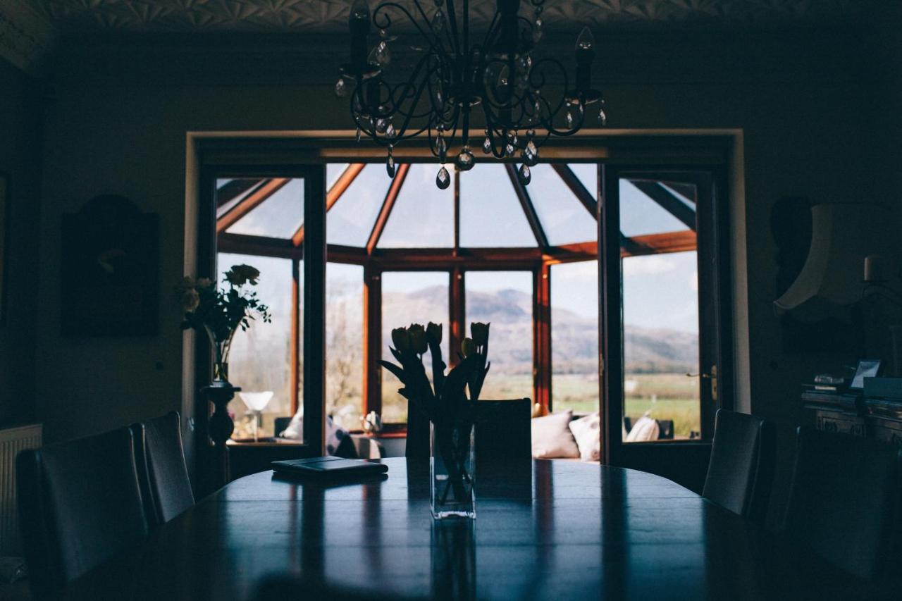 Ferlas Bed And Breakfast Penrhyndeudreath Kültér fotó