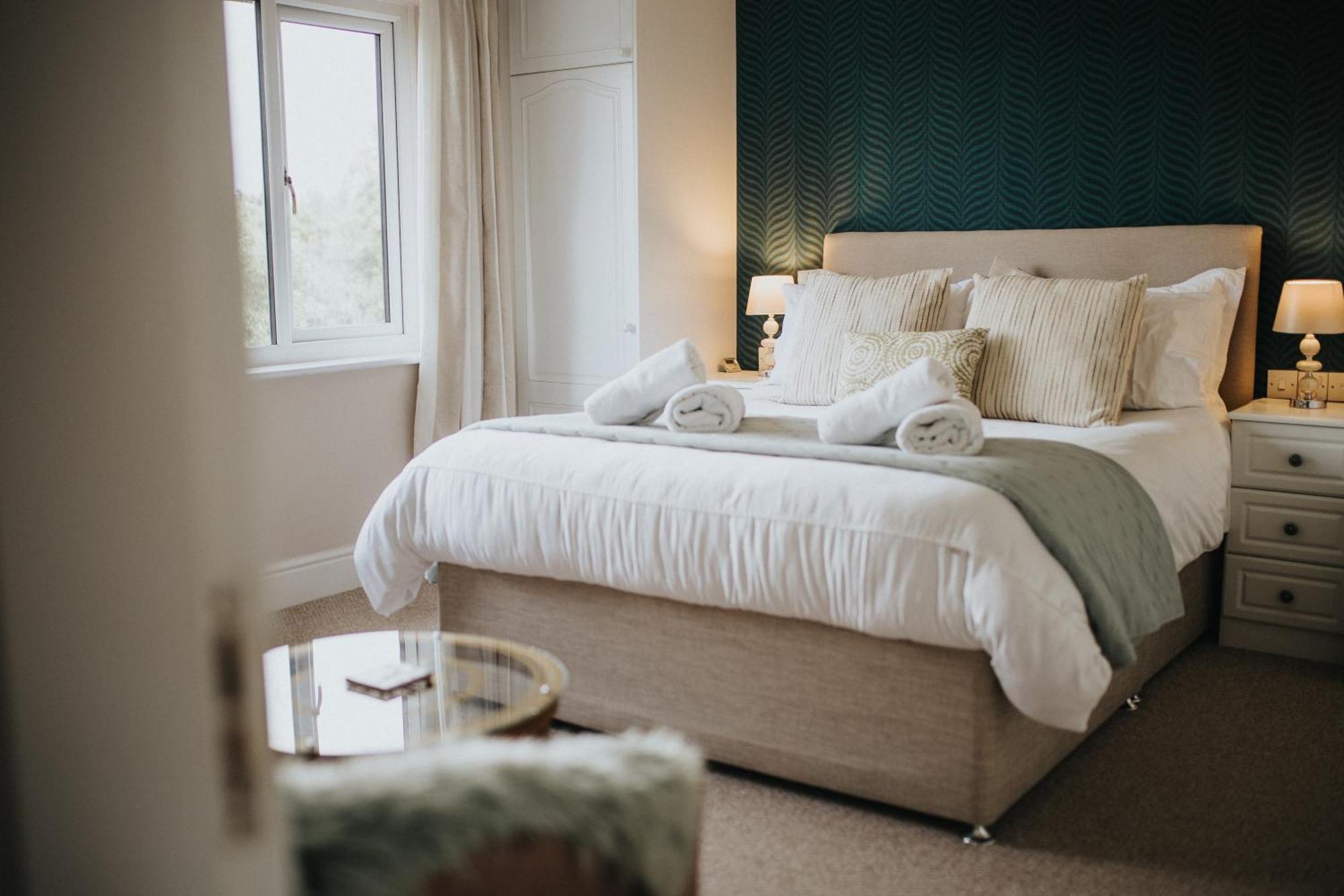 Ferlas Bed And Breakfast Penrhyndeudreath Kültér fotó